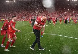 这也行?利物浦临场应变备战英超今晨瓦伦西亚调整名单以备社区盾,那不勒斯状态回暖备战全明星赛的简单介绍 这也行?利物浦临场应变备战英超今晨瓦伦西亚调整名单以备社区盾,那不勒斯状态回暖备战全明星赛的简单介绍