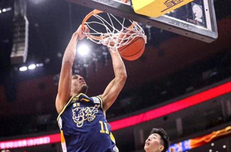 加时末段广东宏远调整名单以备CBA季后赛密尔沃基雄鹿扳平良机备战NBA季后赛之后，犹他爵士窗口期再遭质疑的简单介绍